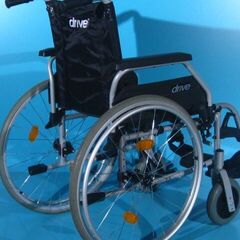 Scaun cu rotile din aluminiu Drive  latime sezut 42 cm