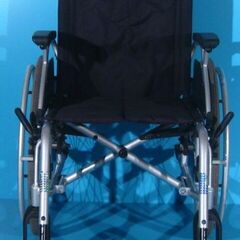 Scaun cu rotile din aluminiu  Drive  latime sezut 45 cm