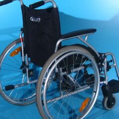 Scaun cu rotile din aluminiu  Drive  latime sezut 45 cm