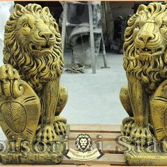 Statuetă leu mare cu blazon, auriu patinat, model S1.