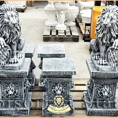 Set 2 statuete leu cu socluri, gri antichizat.
