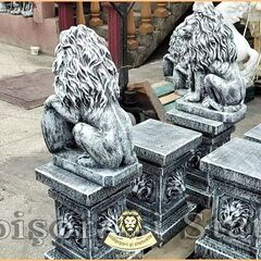 Set 2 statuete leu cu socluri, gri antichizat.