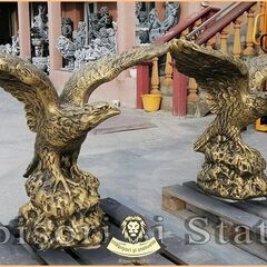 Statuetă vultur pe stâncă, șoim, auriu patinat, model S35.