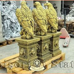 Set 3 statuete vulturi cu socluri, auriu antichizat.