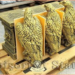Set 3 statuete vulturi cu socluri, auriu antichizat.