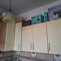 Donez mobilier de bucatarie si scaune