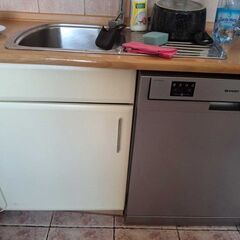 Donez mobilier de bucatarie si scaune