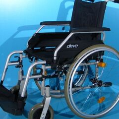 Scaun cu rotile din aluminiu Drive / latime sezut 42 cm