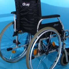 Scaun cu rotile din aluminiu Drive / latime sezut 42 cm