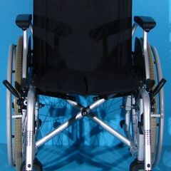 Scaun cu rotile Drive   latime sezut 42 cm