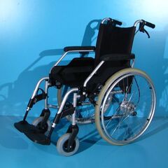 Scaun cu rotile Meyra   latime sezut 43 cm