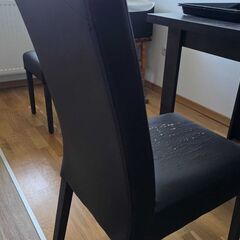 Donez 3 scaune de masa, uzate