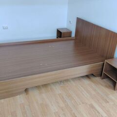 Donez pat 140x200 si noptiere in Floresti jud Cluj