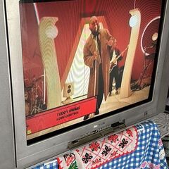 Donez unei familii nevoiase Televizor si pat