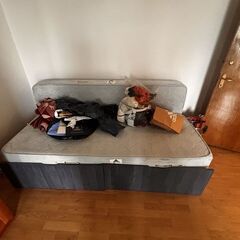 Donez mobila sufragerie, dormitor si bucatarie