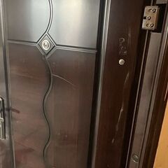 Donez usa metalica de apartament