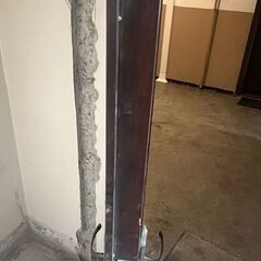Donez usa metalica de apartament
