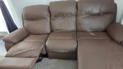 Canapea uzată din imitație de piele - ridicare personală București