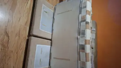 Donez canapea modulară.Se aranjeaza in L sau extinsă asa. Colțar