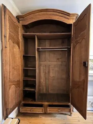 Dulap din lemn masiv