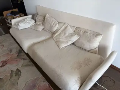 Donez canapea, 3-4 locuri. Necesita reconditionare.Ridicare personala din Cluj-Napoca.