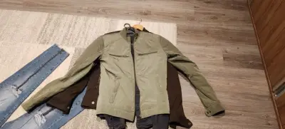 Donez pantofi și haine