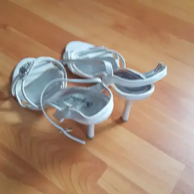 Donez Sandale albe ocazie