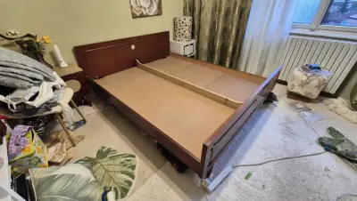 GRATUIT Donez Pat plus Noptiere, pot fi folosite pentru lemn