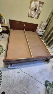 GRATUIT Donez Pat plus Noptiere, pot fi folosite pentru lemn