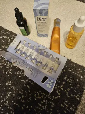 Donez cateva cosmetice,seruri de fata,crema de ochi