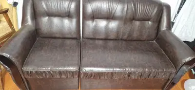Donez coltar 2+1 locuri in stare buna