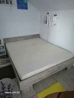 Donez pat de 160x200.Trebuie somiera ca nu are, siluport saltea nu are.Saltea inclusa.Preluarea din 