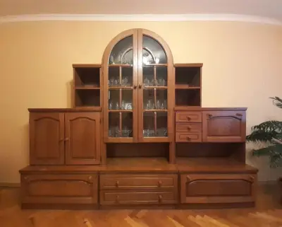 Doneze set mobilă sufragerie, vitrină, comodă, măsuță