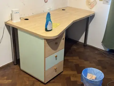 Birou pentru dormitor cu curba si corp cu sertare