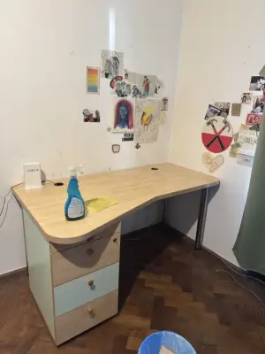 Birou pentru dormitor cu curba si corp cu sertare