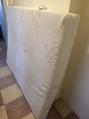 Saltea semi ferma din burete cu tot cu husa de protectie