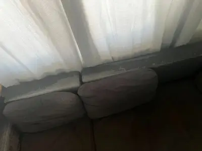 Donez următoarea canapea și cele 3 perne