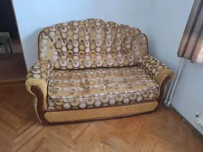 Donez canapea extensibilă și două fotolii