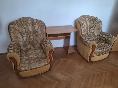 Donez canapea extensibilă și două fotolii