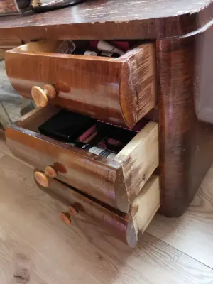 Donez măsuță de toaletă cu oglindă/vitrină pt restaurare