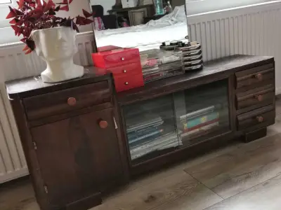 Donez măsuță de toaletă cu oglindă/vitrină pt restaurare