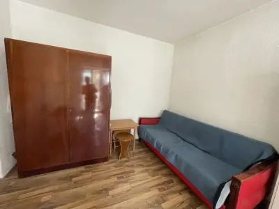 Donez dulap cu 2 usi și canapea extensibila