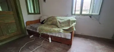 Donez canapea, dulap și comoda