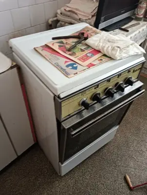Donez mobila cu tot ce este în apartament.