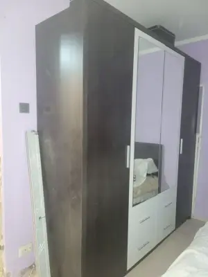 Dulap pentru dormitor cu unease, sertare si rafuri