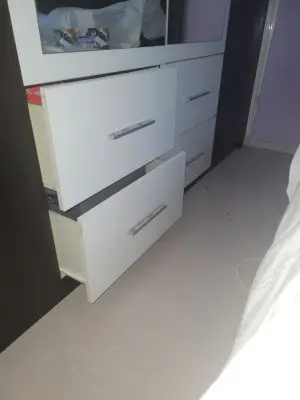 Dulap pentru dormitor cu unease, sertare si rafuri