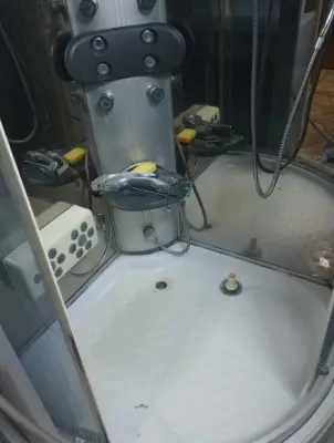 Cabina de duș GRATUIT