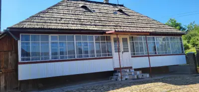 donez casa din lemn pentru relocare sau lemn de foc
