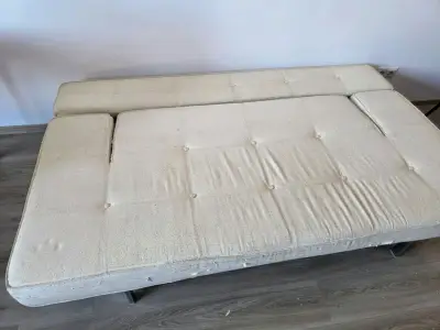 Ofer gratuit canapea extensibilă din mușama