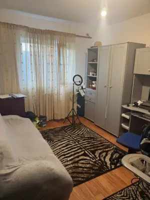 Donez mobila canapea, scaun si masa extensibila